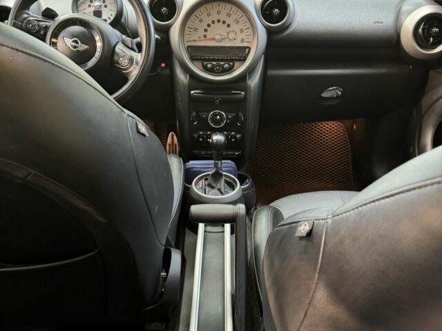 Черный Мини Купер С, объемом двигателя 1.6 л и пробегом 195 тыс. км за 9000 $, фото 4 на Automoto.ua