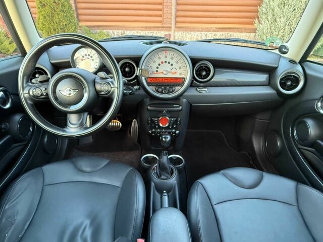 Мини Купер С 2010 в Киеве на Automoto.ua Красный Мини Купер С, объемом двигателя 1.6 л и пробегом 154 тыс. км за 9200 $, фото 19 на Automoto.ua