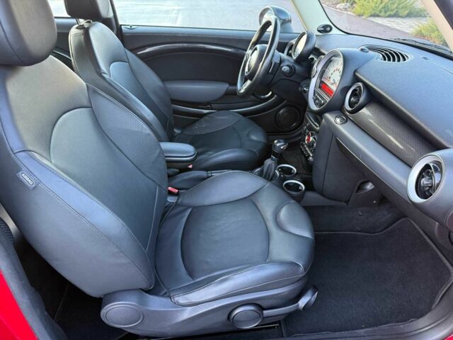 Мини Купер С 2010 в Киеве на Automoto.ua Красный Мини Купер С, объемом двигателя 1.6 л и пробегом 154 тыс. км за 9200 $, фото 16 на Automoto.ua