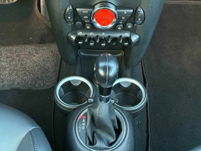 Мини Купер С 2010 в Киеве на Automoto.ua Красный Мини Купер С, объемом двигателя 1.6 л и пробегом 154 тыс. км за 9200 $, фото 21 на Automoto.ua