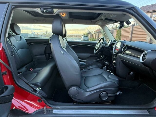 Мини Купер С 2010 в Киеве на Automoto.ua Красный Мини Купер С, объемом двигателя 1.6 л и пробегом 154 тыс. км за 9200 $, фото 18 на Automoto.ua