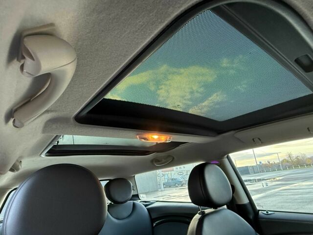 Мини Купер С 2010 в Киеве на Automoto.ua Красный Мини Купер С, объемом двигателя 1.6 л и пробегом 154 тыс. км за 9200 $, фото 17 на Automoto.ua