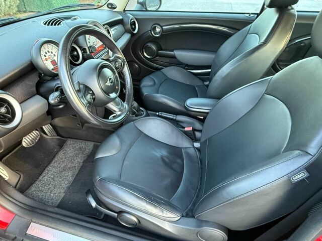 Мини Купер С 2010 в Киеве на Automoto.ua Красный Мини Купер С, объемом двигателя 1.6 л и пробегом 154 тыс. км за 9200 $, фото 13 на Automoto.ua