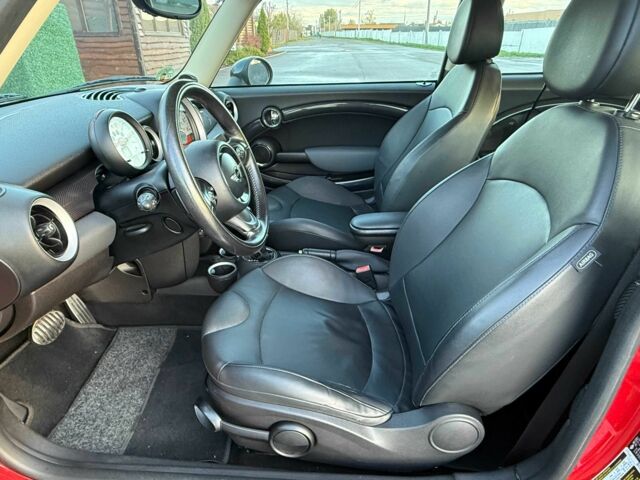 Мини Купер С 2010 в Киеве на Automoto.ua Красный Мини Купер С, объемом двигателя 1.6 л и пробегом 154 тыс. км за 9200 $, фото 12 на Automoto.ua