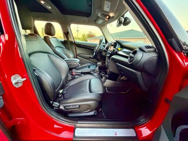 Червоний Міні Cooper S, об'ємом двигуна 2 л та пробігом 104 тис. км за 3387 $, фото 6 на Automoto.ua
