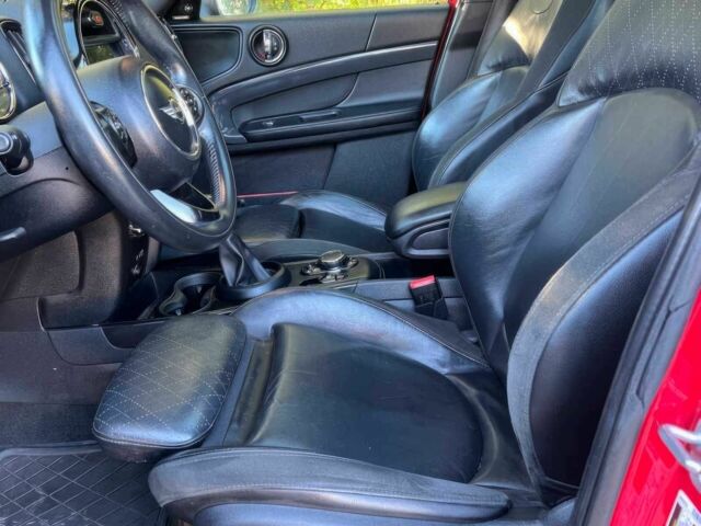 Красный Мини Купер С, объемом двигателя 2 л и пробегом 40 тыс. км за 7800 $, фото 6 на Automoto.ua