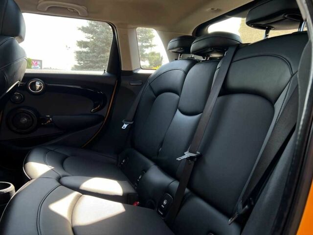 Желтый Мини Купер С, объемом двигателя 2 л и пробегом 152 тыс. км за 13700 $, фото 9 на Automoto.ua