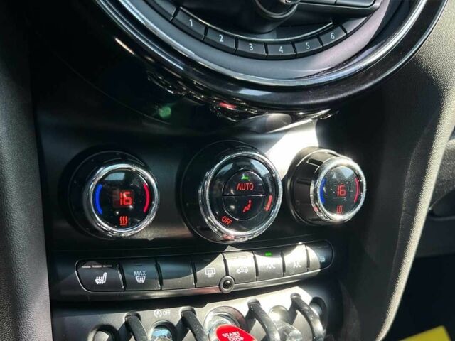 Желтый Мини Купер С, объемом двигателя 2 л и пробегом 152 тыс. км за 13700 $, фото 20 на Automoto.ua