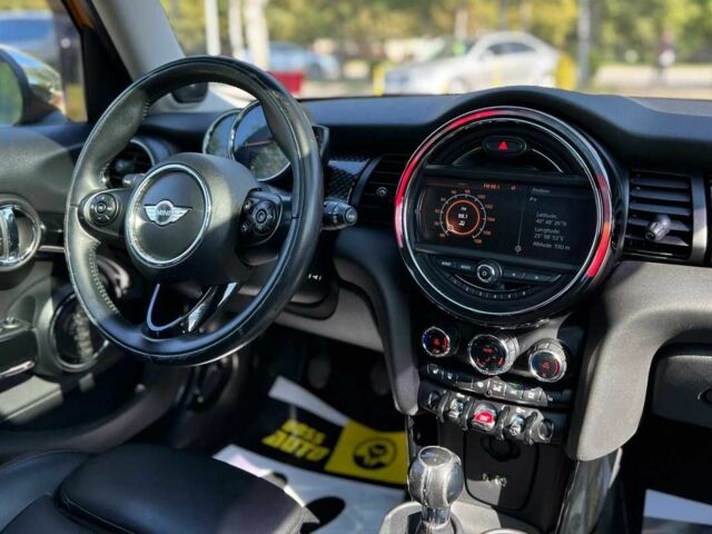 Желтый Мини Купер С, объемом двигателя 2 л и пробегом 152 тыс. км за 13700 $, фото 13 на Automoto.ua