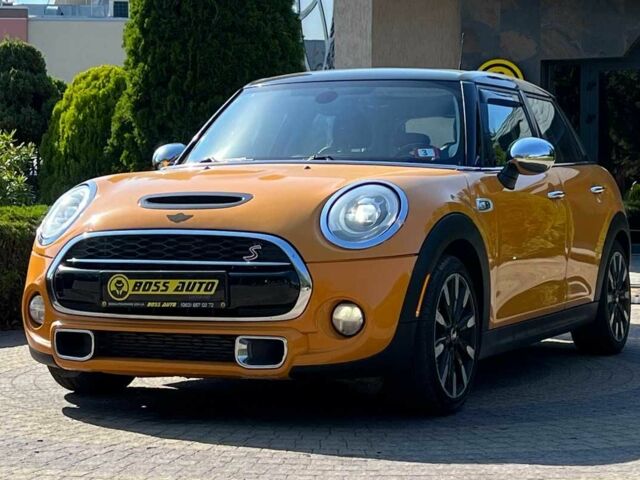 Желтый Мини Купер С, объемом двигателя 2 л и пробегом 152 тыс. км за 13700 $, фото 2 на Automoto.ua