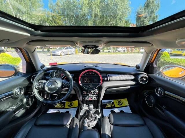 Желтый Мини Купер С, объемом двигателя 2 л и пробегом 152 тыс. км за 13700 $, фото 12 на Automoto.ua