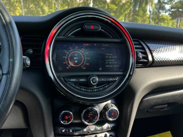 Желтый Мини Купер С, объемом двигателя 2 л и пробегом 152 тыс. км за 13700 $, фото 15 на Automoto.ua