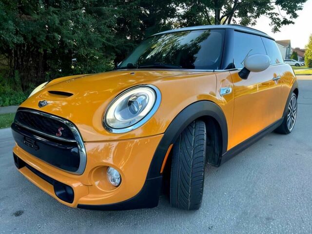 Желтый Мини Купер С, объемом двигателя 2 л и пробегом 49 тыс. км за 8800 $, фото 2 на Automoto.ua