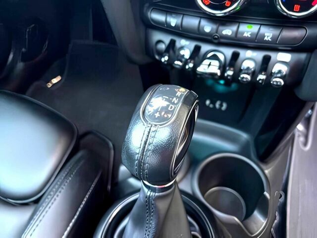 Желтый Мини Купер С, объемом двигателя 2 л и пробегом 49 тыс. км за 8800 $, фото 9 на Automoto.ua