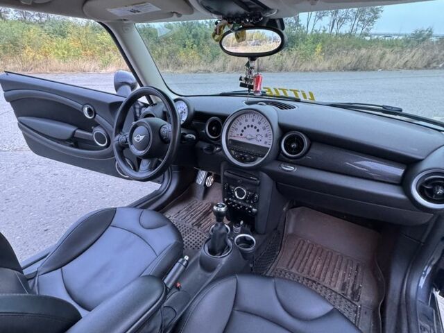 Серый Мини Купер С, объемом двигателя 1.6 л и пробегом 160 тыс. км за 8500 $, фото 5 на Automoto.ua