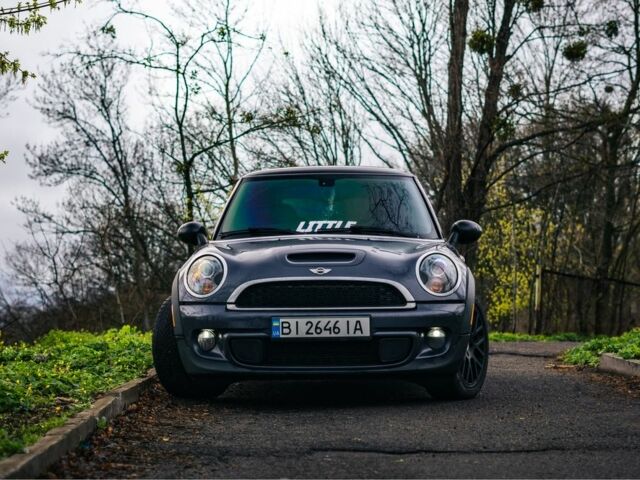 Серый Мини Купер С, объемом двигателя 1.6 л и пробегом 160 тыс. км за 8500 $, фото 1 на Automoto.ua