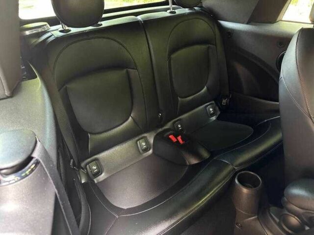 Сірий Міні Cooper S, об'ємом двигуна 2 л та пробігом 34 тис. км за 3400 $, фото 8 на Automoto.ua