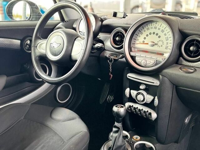 Мини Купер С 2009 в Запорожье на Automoto.ua Серый Мини Купер С, объемом двигателя 0 л и пробегом 215 тыс. км за 5500 $, фото 6 на Automoto.ua