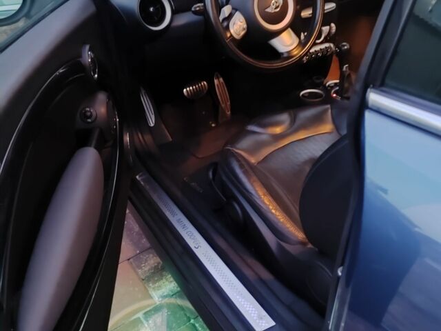 Синий Мини Купер С, объемом двигателя 1.6 л и пробегом 200 тыс. км за 7500 $, фото 6 на Automoto.ua