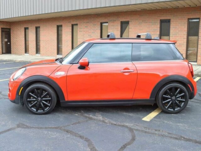 Помаранчевий Міні Cooper S, об'ємом двигуна 2 л та пробігом 46 тис. км за 11500 $, фото 3 на Automoto.ua
