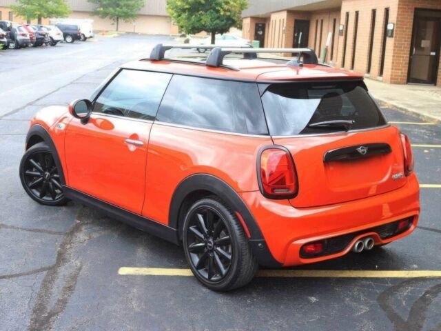 Помаранчевий Міні Cooper S, об'ємом двигуна 2 л та пробігом 46 тис. км за 11500 $, фото 4 на Automoto.ua