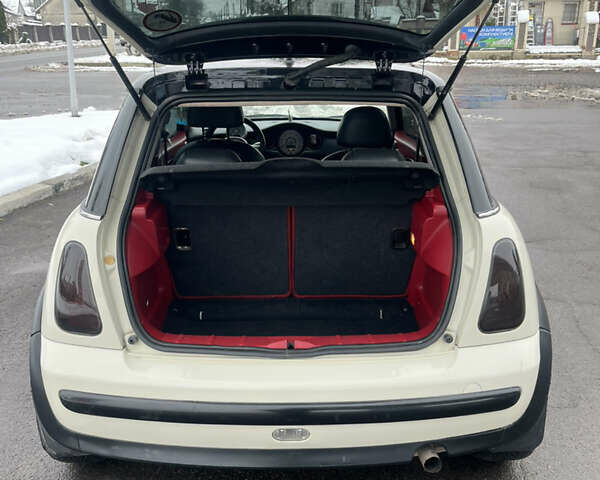 Белый Мини Купер, объемом двигателя 1.6 л и пробегом 211 тыс. км за 4500 $, фото 10 на Automoto.ua