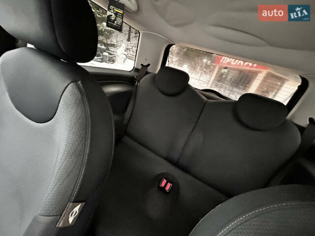 Белый Мини Купер, объемом двигателя 1.6 л и пробегом 260 тыс. км за 4500 $, фото 10 на Automoto.ua