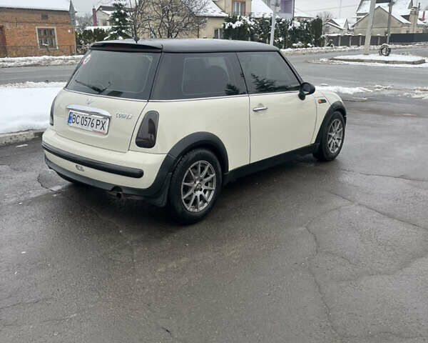 Белый Мини Купер, объемом двигателя 1.6 л и пробегом 211 тыс. км за 4500 $, фото 3 на Automoto.ua