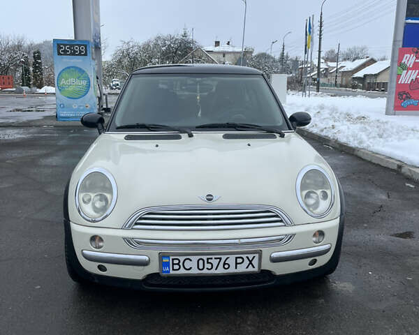 Белый Мини Купер, объемом двигателя 1.6 л и пробегом 211 тыс. км за 4500 $, фото 1 на Automoto.ua