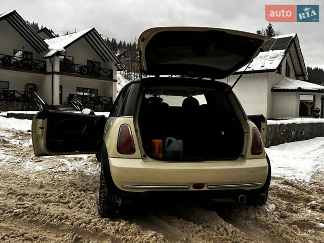 Белый Мини Купер, объемом двигателя 1.6 л и пробегом 260 тыс. км за 4500 $, фото 3 на Automoto.ua