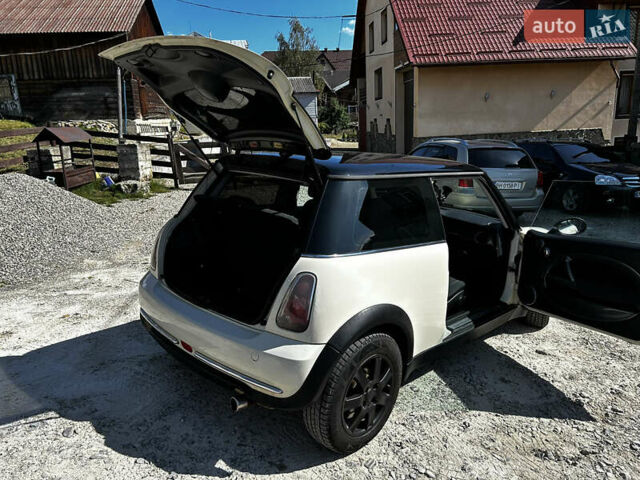 Белый Мини Купер, объемом двигателя 1.6 л и пробегом 250 тыс. км за 4499 $, фото 11 на Automoto.ua