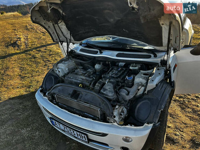 Белый Мини Купер, объемом двигателя 1.6 л и пробегом 250 тыс. км за 4800 $, фото 1 на Automoto.ua