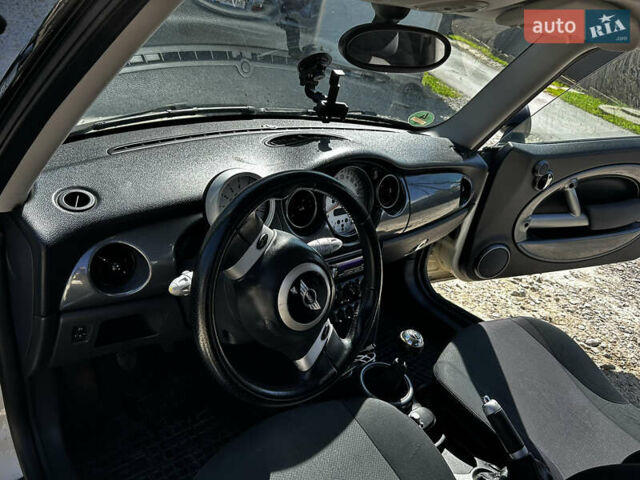 Белый Мини Купер, объемом двигателя 1.6 л и пробегом 250 тыс. км за 4800 $, фото 16 на Automoto.ua
