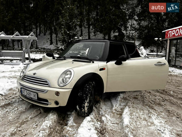 Белый Мини Купер, объемом двигателя 1.6 л и пробегом 260 тыс. км за 4500 $, фото 5 на Automoto.ua