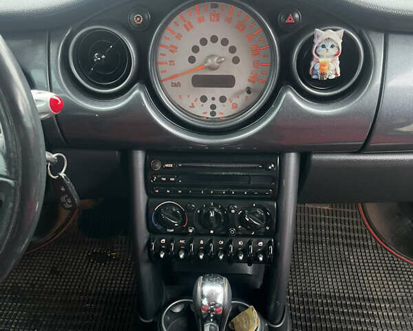 Белый Мини Купер, объемом двигателя 1.6 л и пробегом 211 тыс. км за 4500 $, фото 12 на Automoto.ua