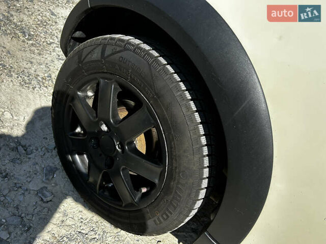 Белый Мини Купер, объемом двигателя 1.6 л и пробегом 250 тыс. км за 4800 $, фото 3 на Automoto.ua