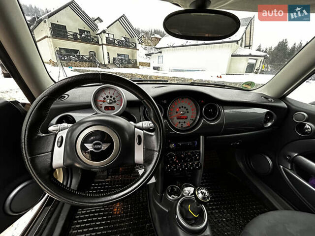 Белый Мини Купер, объемом двигателя 1.6 л и пробегом 260 тыс. км за 4500 $, фото 13 на Automoto.ua