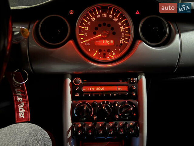 Міні Cooper 2005 у Чернівцях на Automoto.ua Білий Міні Cooper, об'ємом двигуна 1.6 л та пробігом 215 тис. км за 4900 $, фото 2 на Automoto.ua