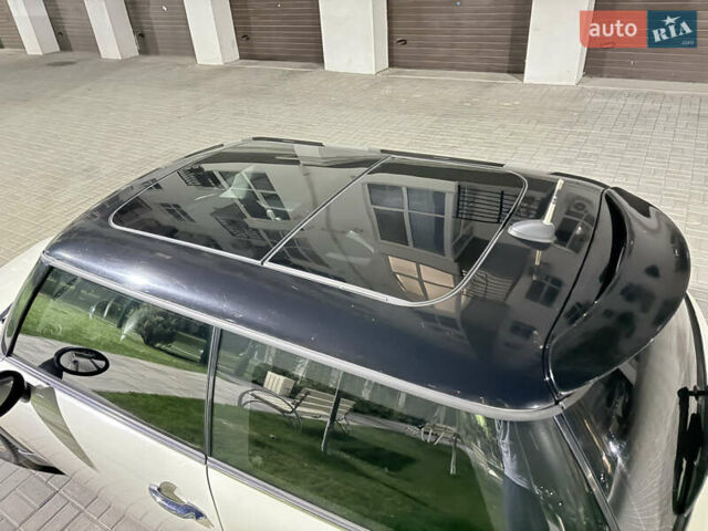 Белый Мини Купер, объемом двигателя 1.6 л и пробегом 193 тыс. км за 5550 $, фото 5 на Automoto.ua