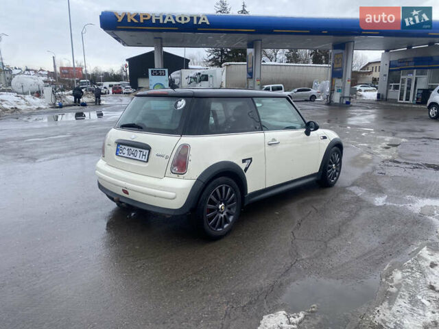 Белый Мини Купер, объемом двигателя 1.4 л и пробегом 240 тыс. км за 3750 $, фото 4 на Automoto.ua