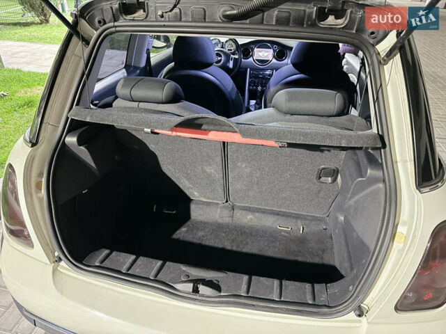 Белый Мини Купер, объемом двигателя 1.6 л и пробегом 193 тыс. км за 5550 $, фото 13 на Automoto.ua