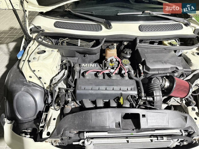 Белый Мини Купер, объемом двигателя 1.6 л и пробегом 193 тыс. км за 5550 $, фото 12 на Automoto.ua