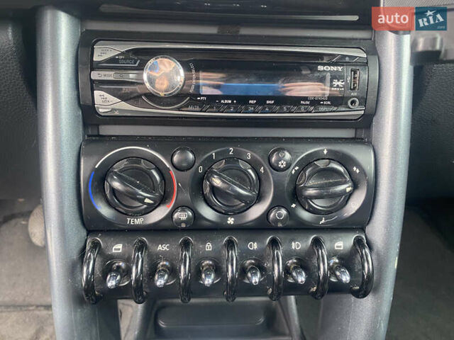 Белый Мини Купер, объемом двигателя 1.4 л и пробегом 240 тыс. км за 3750 $, фото 10 на Automoto.ua