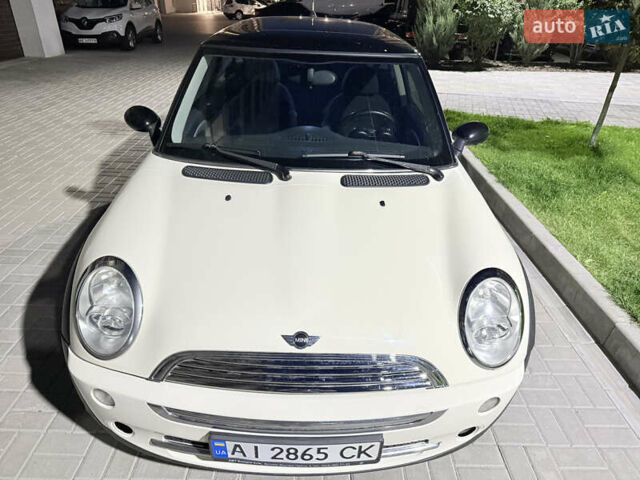 Белый Мини Купер, объемом двигателя 1.6 л и пробегом 193 тыс. км за 5550 $, фото 11 на Automoto.ua
