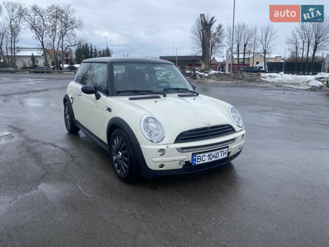 Белый Мини Купер, объемом двигателя 1.4 л и пробегом 240 тыс. км за 3750 $, фото 2 на Automoto.ua