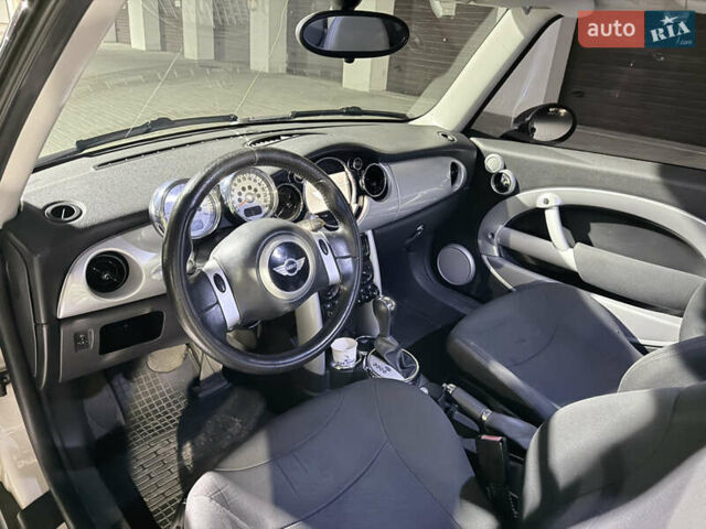 Белый Мини Купер, объемом двигателя 1.6 л и пробегом 193 тыс. км за 5550 $, фото 6 на Automoto.ua