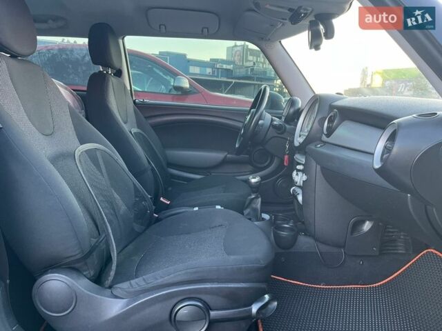 Белый Мини Купер, объемом двигателя 1.6 л и пробегом 236 тыс. км за 5550 $, фото 6 на Automoto.ua