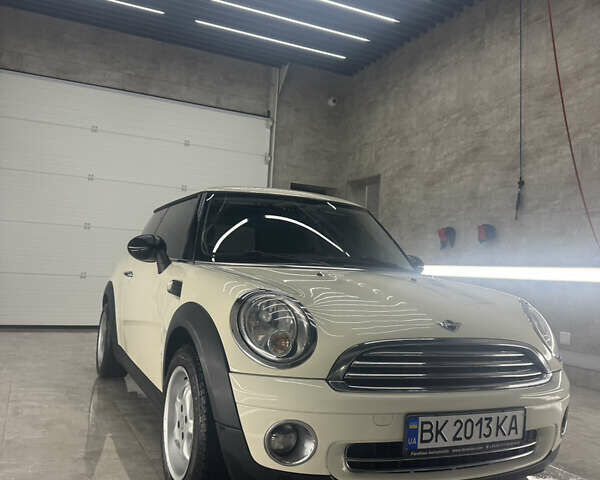 Білий Міні Cooper, об'ємом двигуна 1.4 л та пробігом 229 тис. км за 6500 $, фото 1 на Automoto.ua