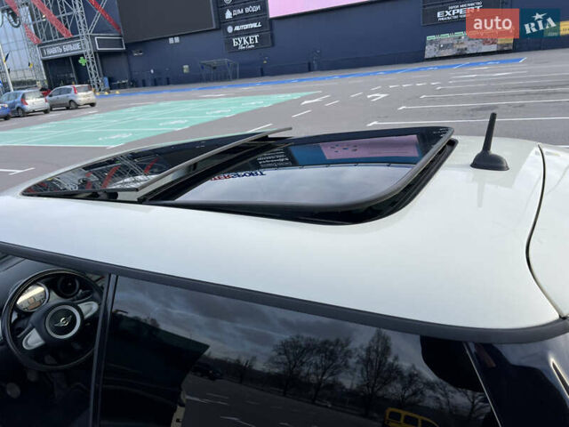 Белый Мини Купер, объемом двигателя 1.4 л и пробегом 222 тыс. км за 5500 $, фото 15 на Automoto.ua