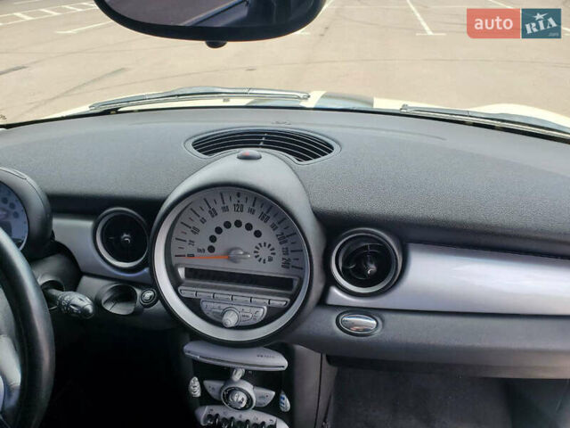 Білий Міні Cooper, об'ємом двигуна 1.6 л та пробігом 232 тис. км за 4600 $, фото 8 на Automoto.ua